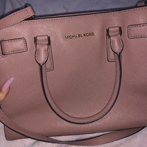 Medium MK Bag 💞( Comes with White Dust Bag!)